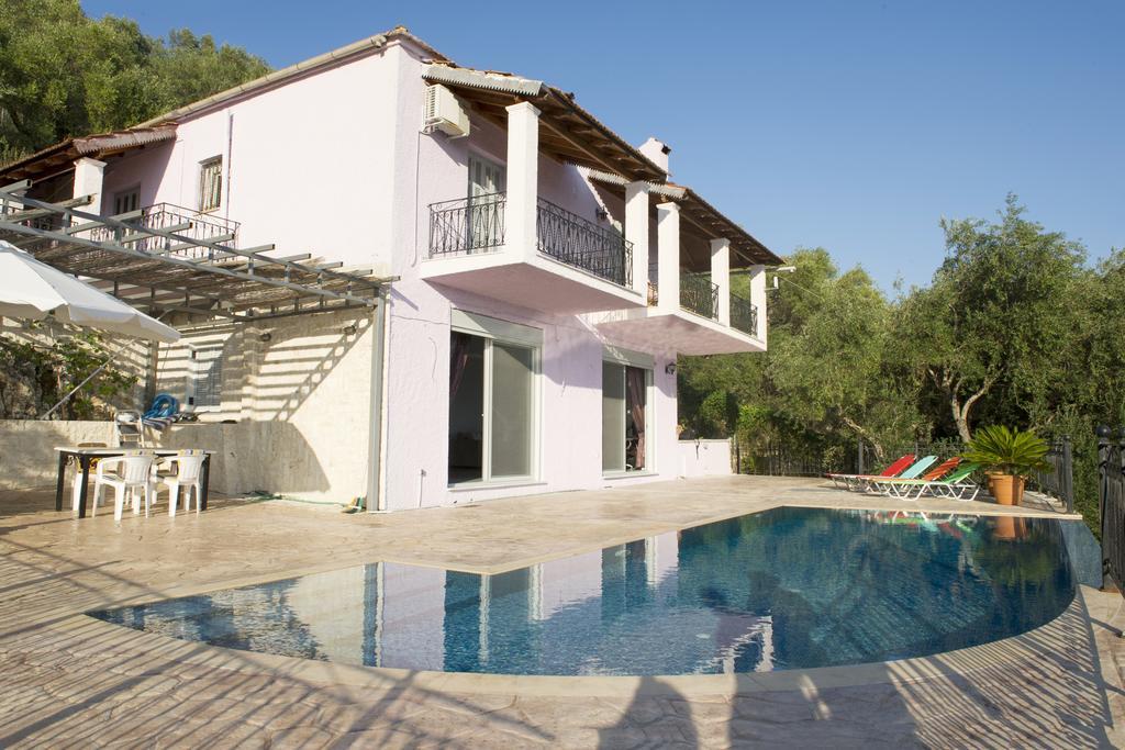 Villa Daniella Studio With Private Pool ニサキオン 部屋 写真